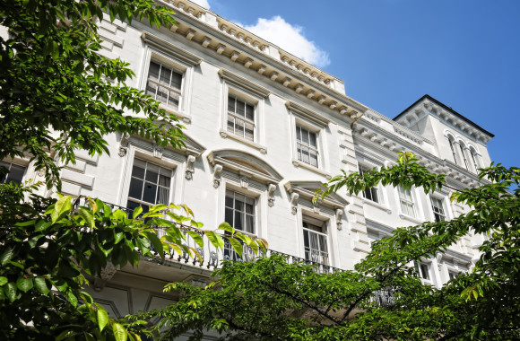 Exploring London’s Heritage: Period Architecture sash windows notting hill