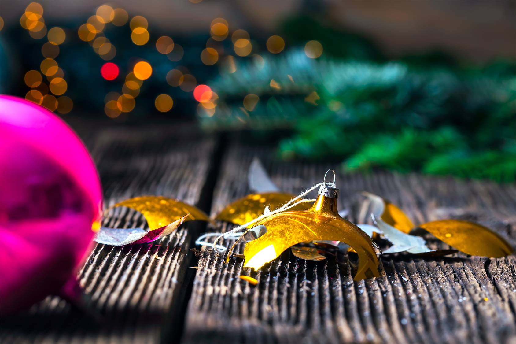 5 Common mistakes to avoid this Christmas - Broken Decorations - Sash Smart